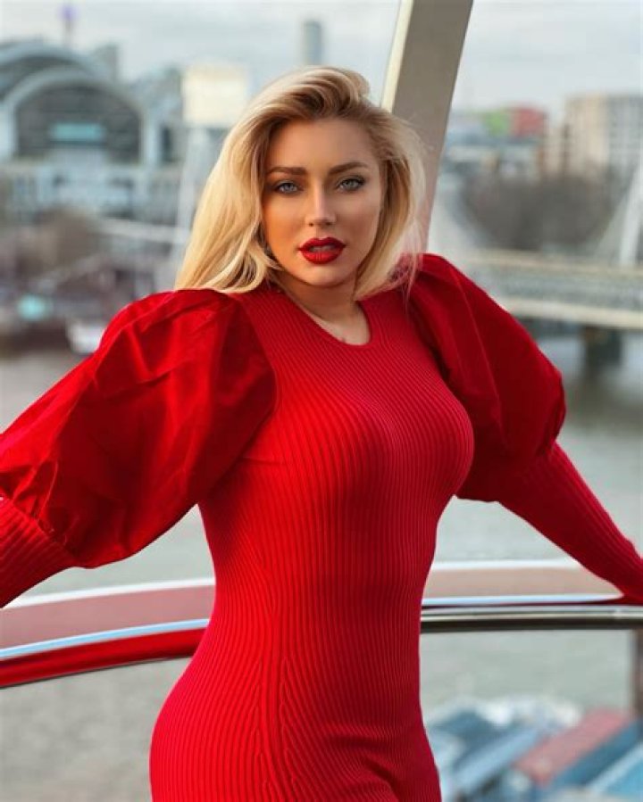 Alana Cruise Height, Weight, Net Worth, Age, Birthday, Wikipedia, Who, Nationality, Biography