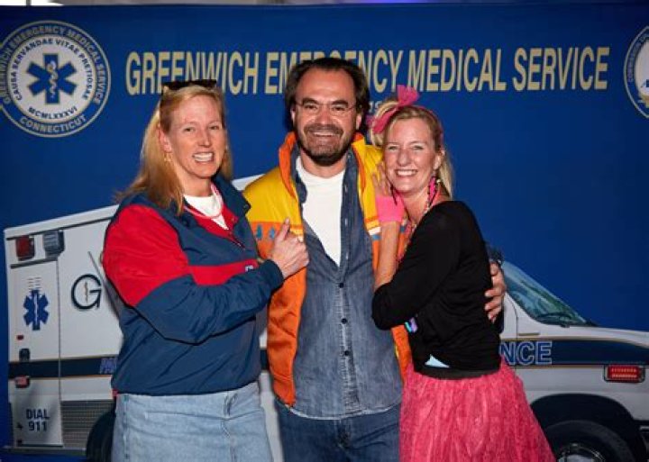 
Hope Hicks Sister Mary Grace Hicks Works As An EMT For Greenwich Emergency Medical Services 