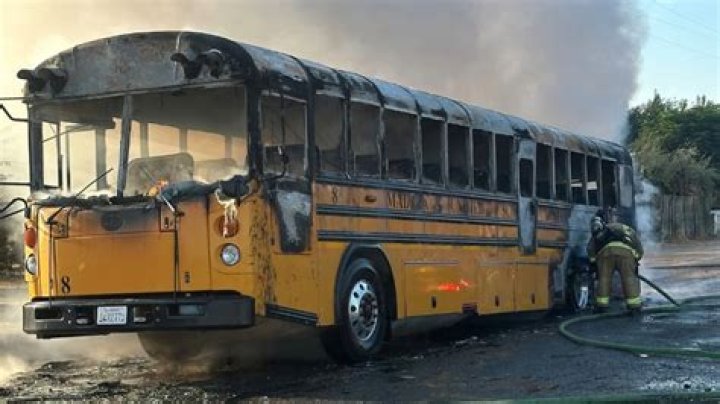 
Jewel Reveals Her Tour Bus Caught Fire, Pays Tribute To Firefighters 