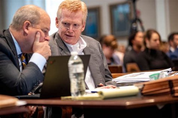 
Jim Griffin, Alex Murdaugh’s defense attorney checks phone, loses track during closing argument 