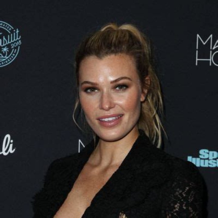 Samantha Hoopes Height, Weight, Net Worth, Age, Birthday, Wikipedia, Who, Nationality, Biography