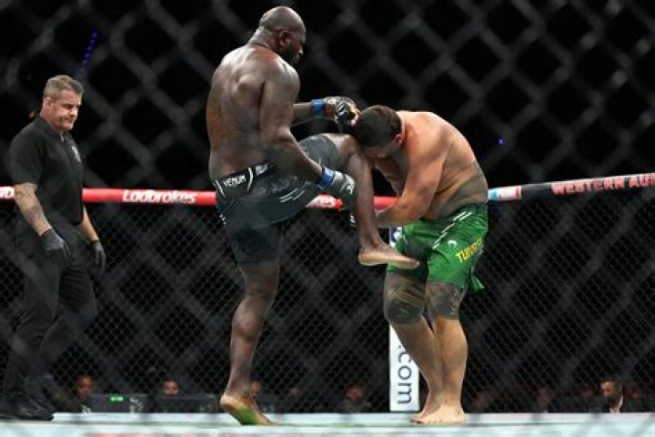 
Who Is Jairzinho Rozenstruik Wife? MMA Fighter’s Romantic Life 